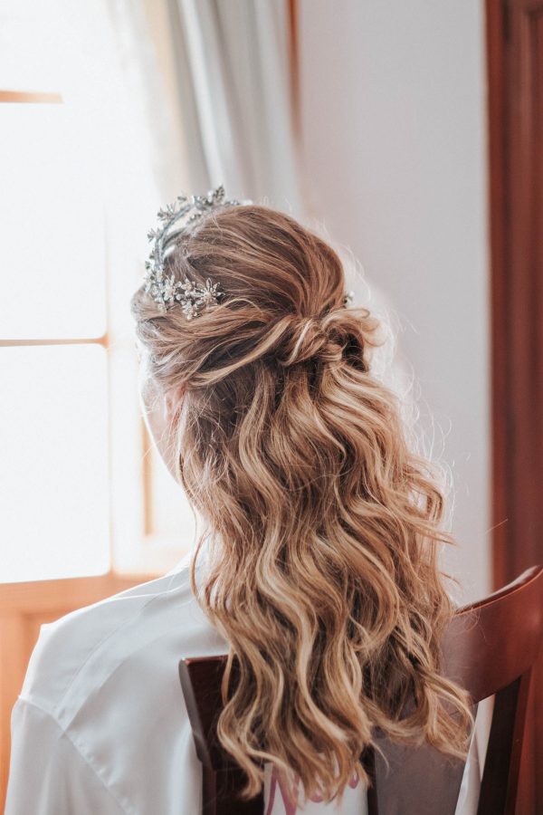 Peinados de novia con pelo largo rizado  Innovias